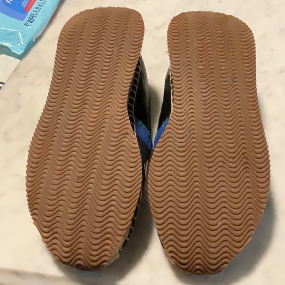 Tory Burch Black Espadrilles with Floral Embroidery - Picture 3 of 5